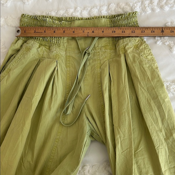 Anthropologie Green Smocked Waist cropped parachute pants size extra small - Picture 7 of 12